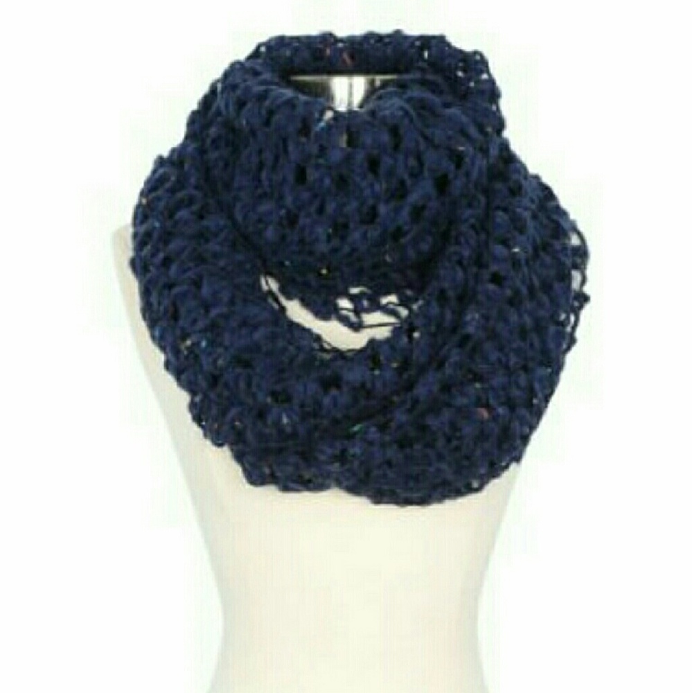 Steve Madden
Loose Weave Infinity  Scarf.

  - Picture 4 of 4